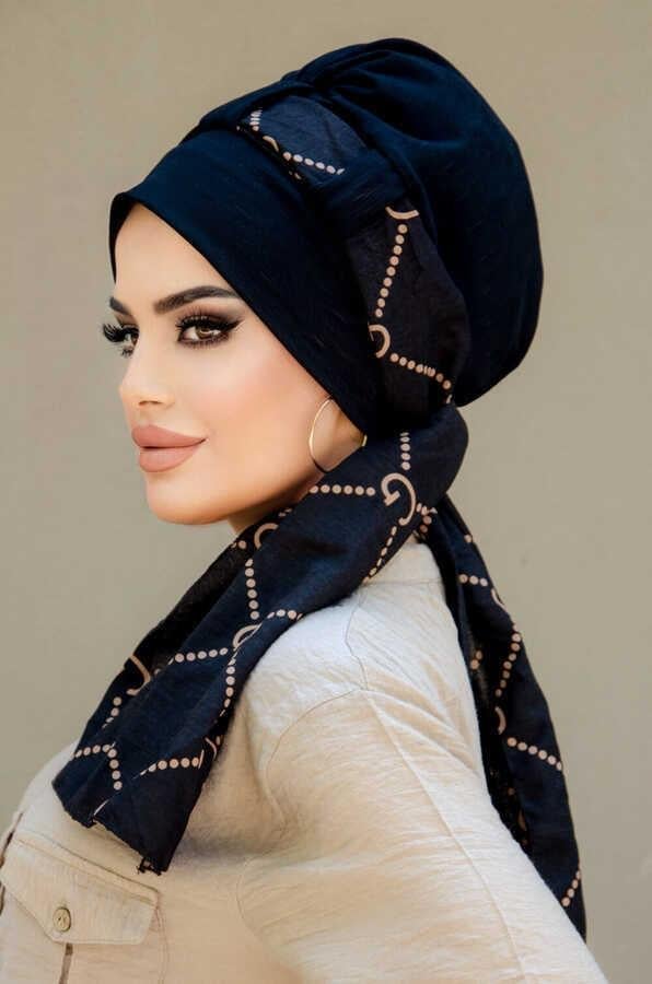 Siyah Marka Desen Fularlı Bone