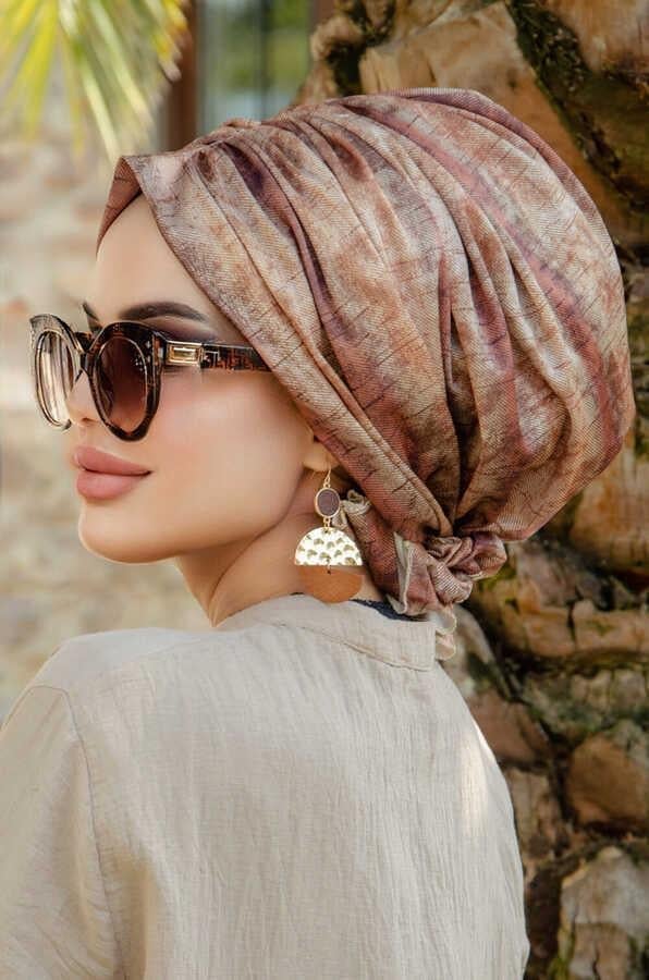 Taba Tonlamalı Desenli Tokalı Bone