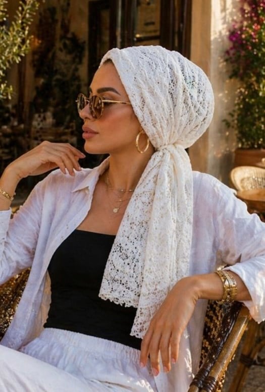 Beyaz Dantel Tokalı Bone
