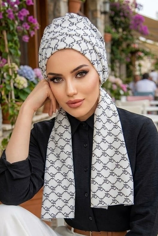Beyaz Hat Desen Atkılı Bone