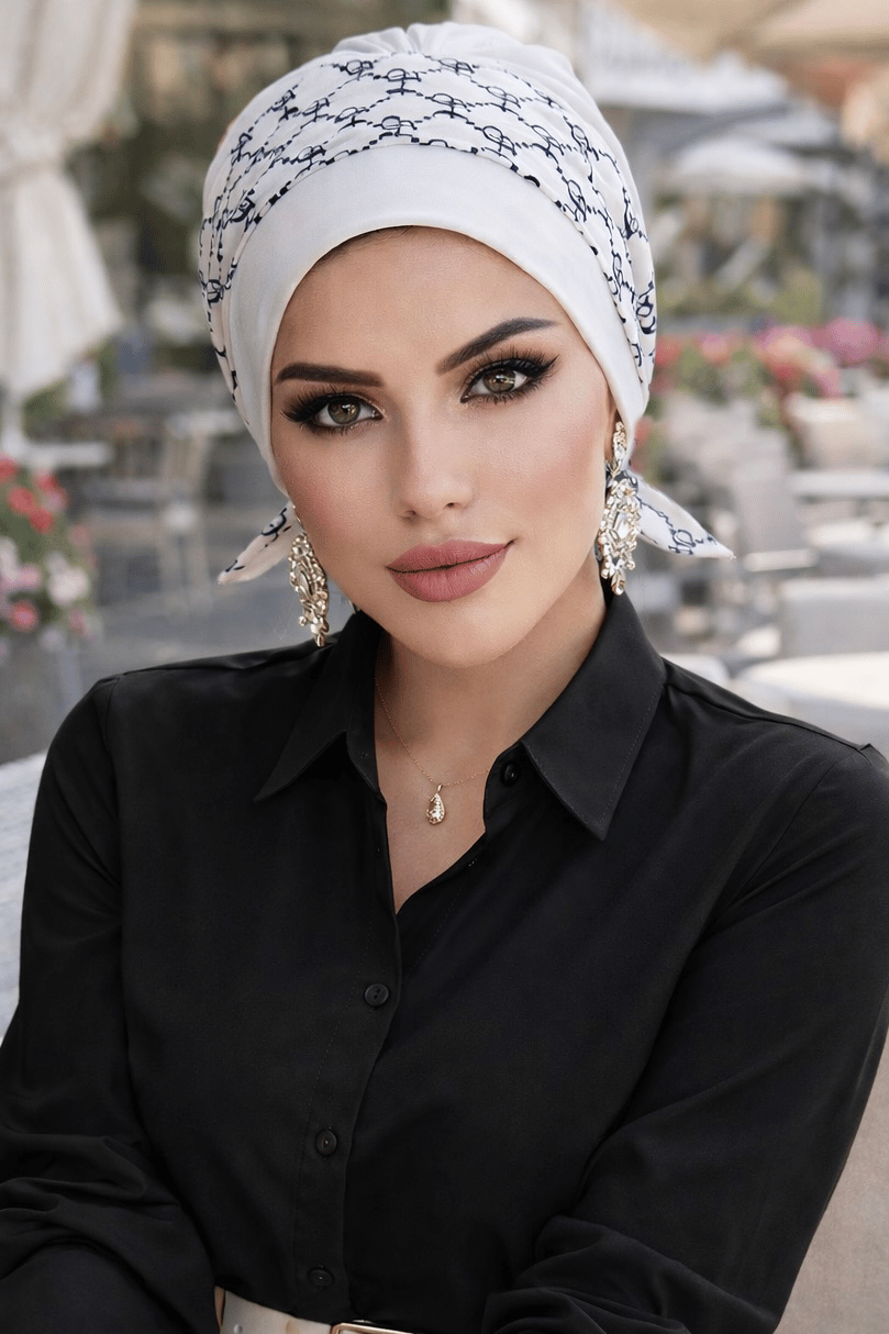 Beyaz Hat Desen Bantlı Hazır Bone