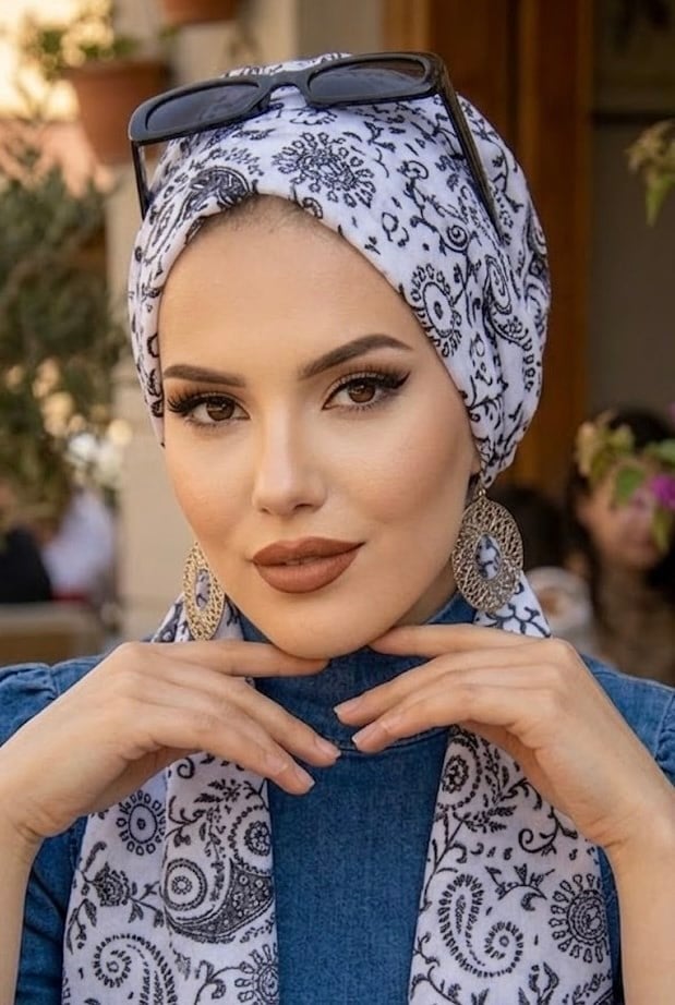 Beyaz Siyah Etnik Desen Atkılı Bone