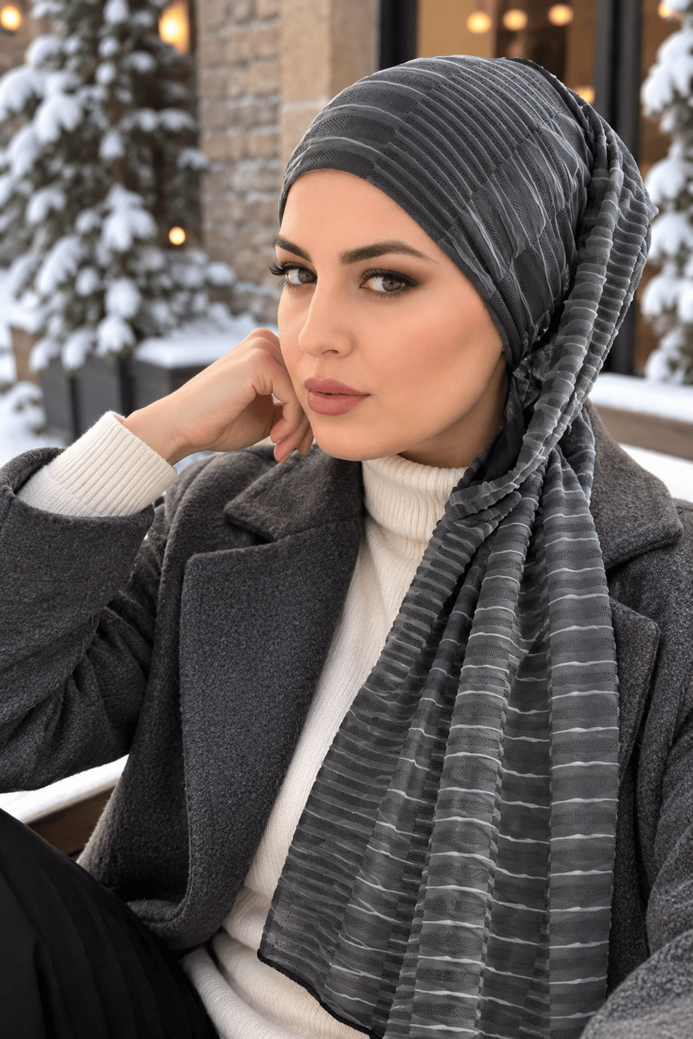 Füme Gri Kabartmalı Kumaş Kelebek Bone Şal