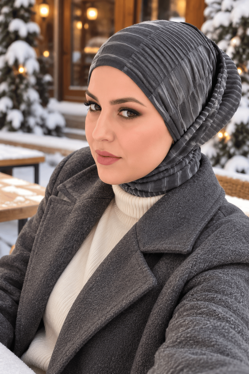 Füme Gri Kabartmalı Kumaş Kelebek Bone Şal