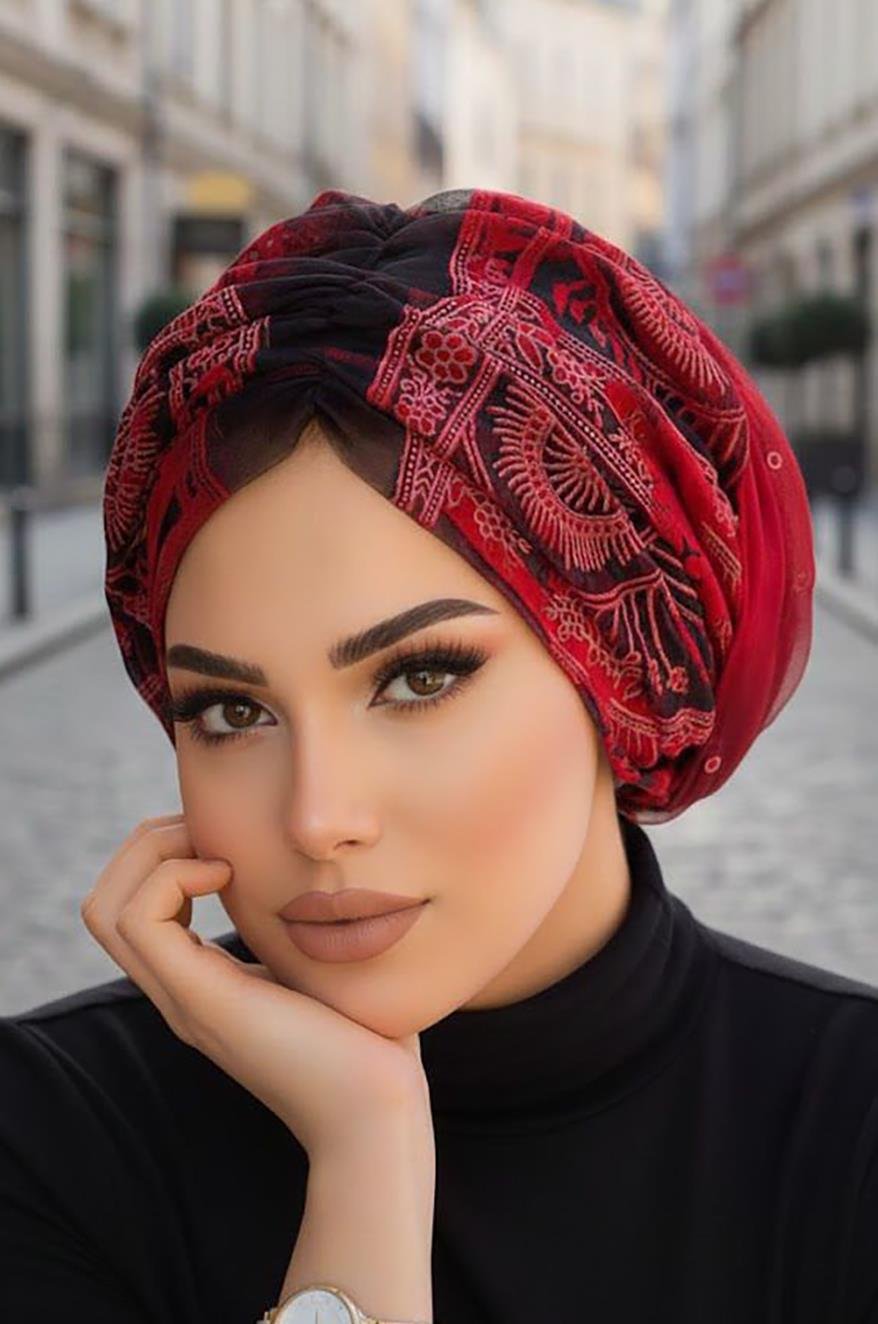 Kırmızı Siyah Büzgülü Dolama Bone