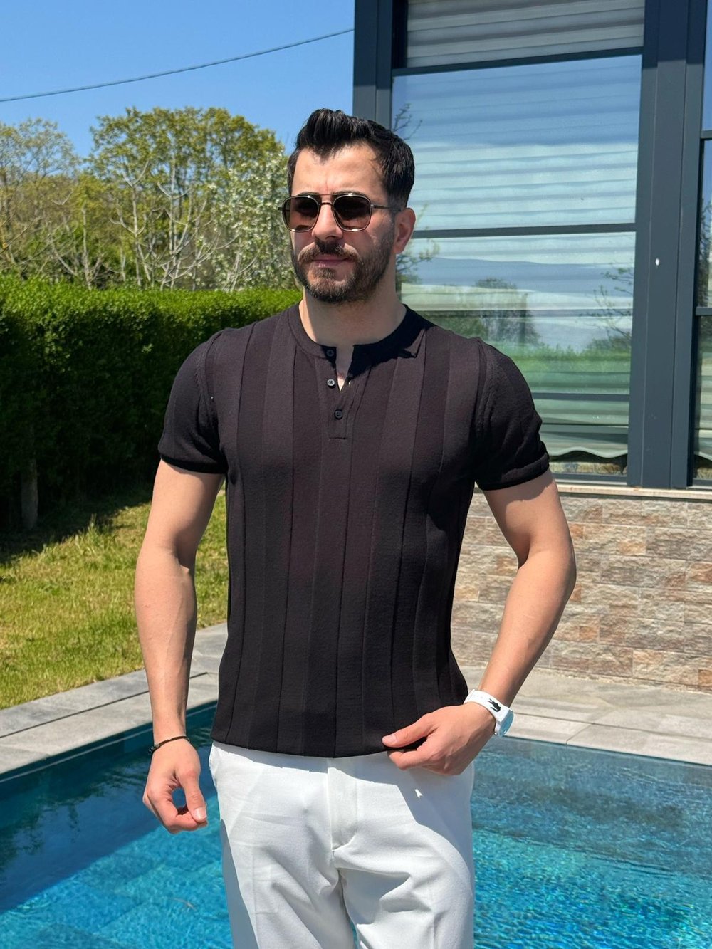 Siyah Kalın Çizgili Hakim Yaka Pamuklu Triko T-Shirt