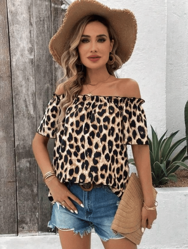 Kadın Madonna Yaka Fırfırlı Leopar Desenli Mikro Kumaş Bluz