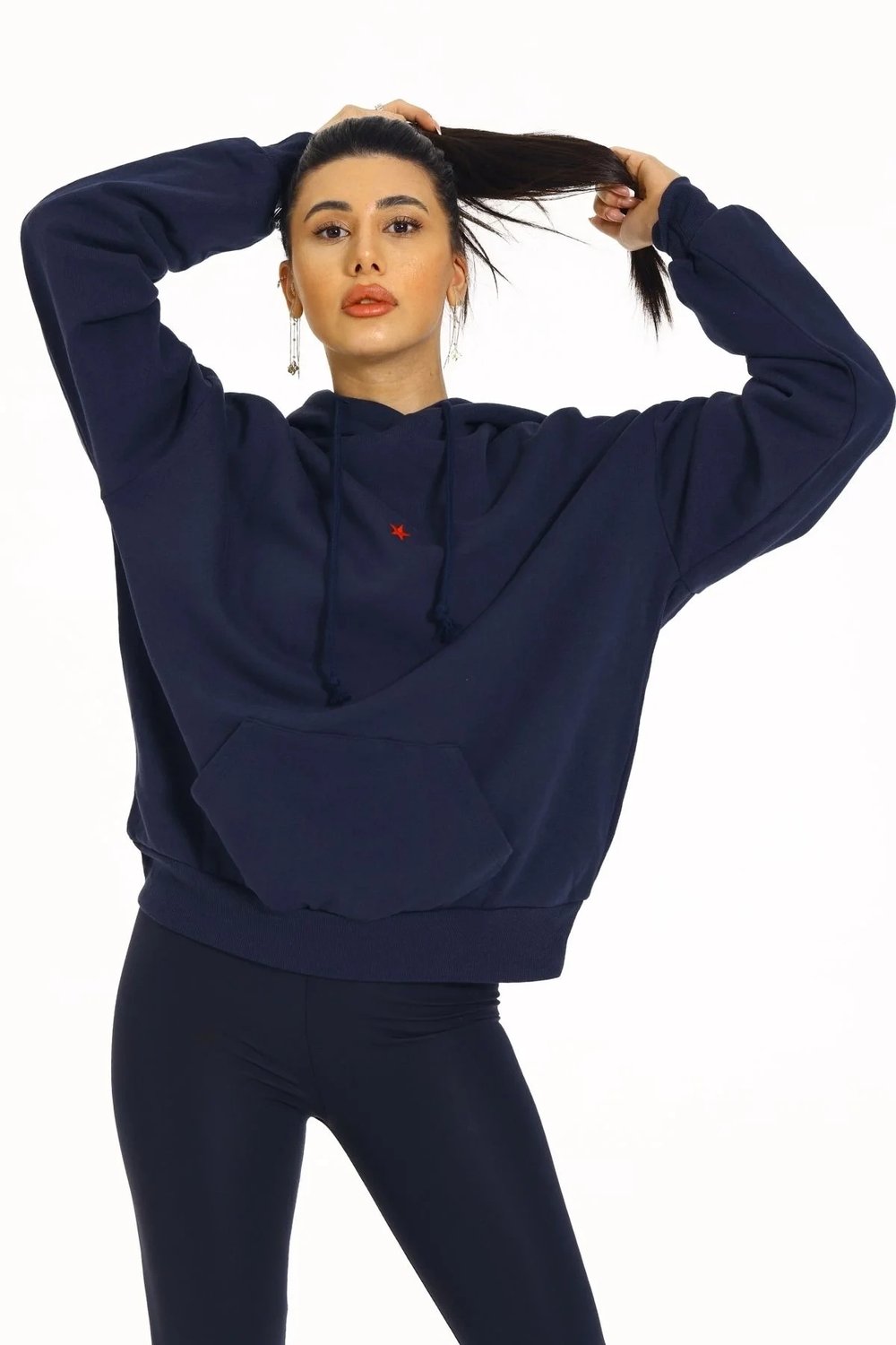 Kore Model Yıldız Baskılı Kanguru Cepli Kadın Sweat Lacivert