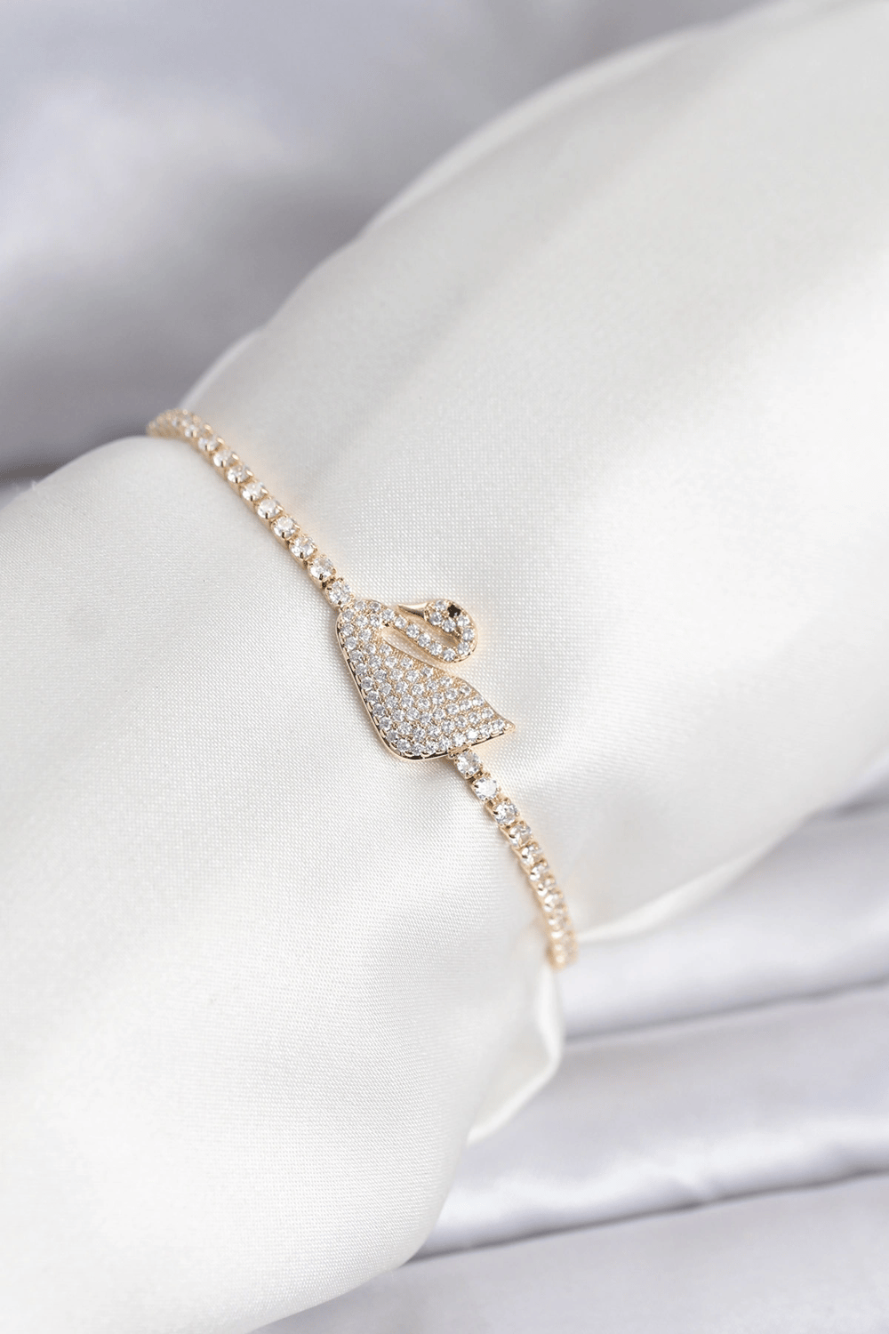 Kuğu Model Zirkon Taşlı Gold Renk Asansörlü Su Yolu Bileklik