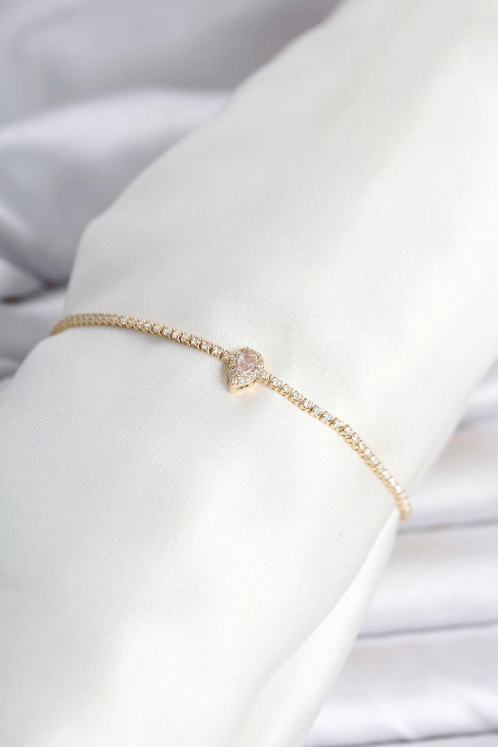 Pirinç Gold Renk Pembe Damla Model Su Yolu Kadın Bileklik