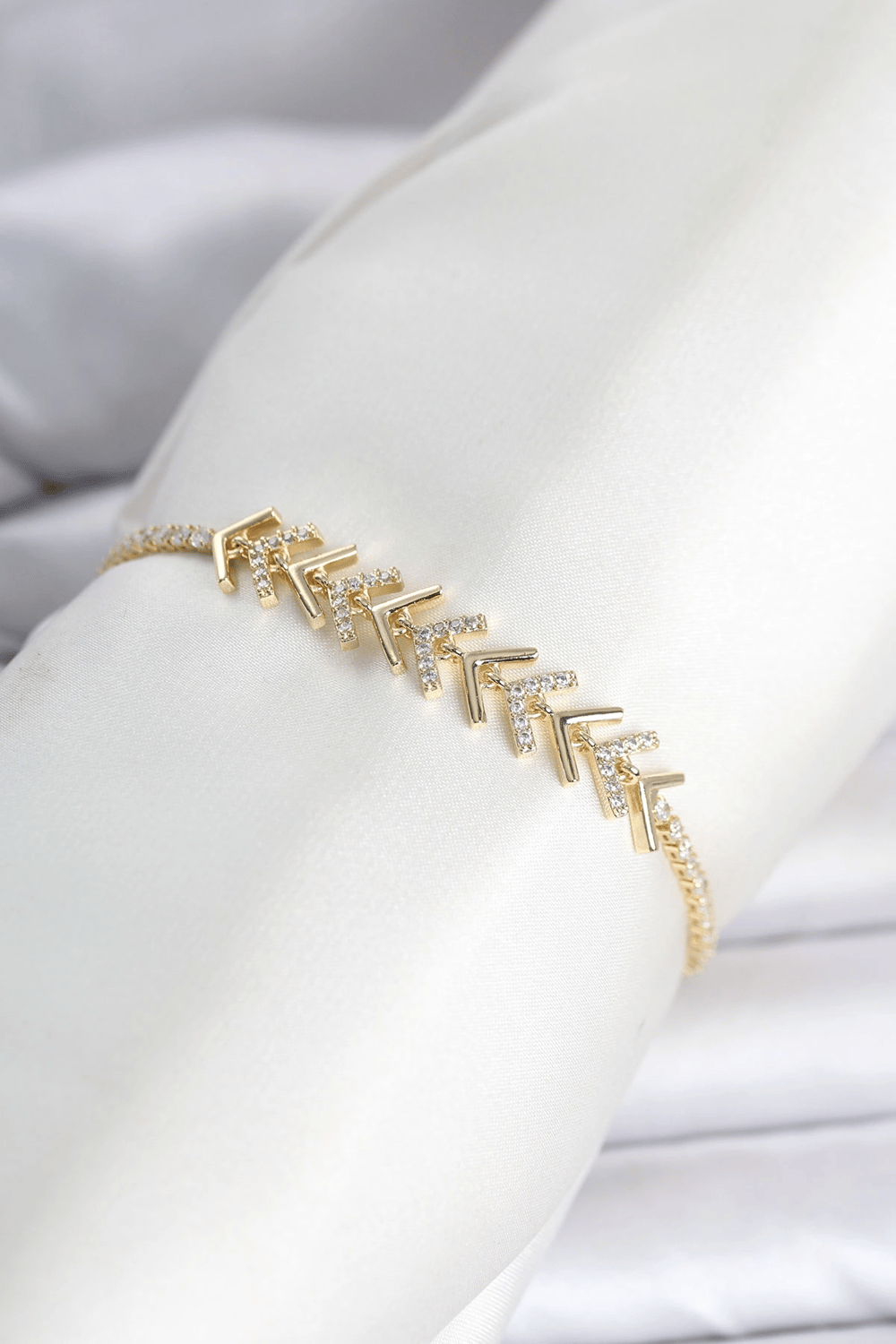 Pirinç Gold Renk Zirkon Taşlı Çavuş Model Su Yolu Kadın Bileklik