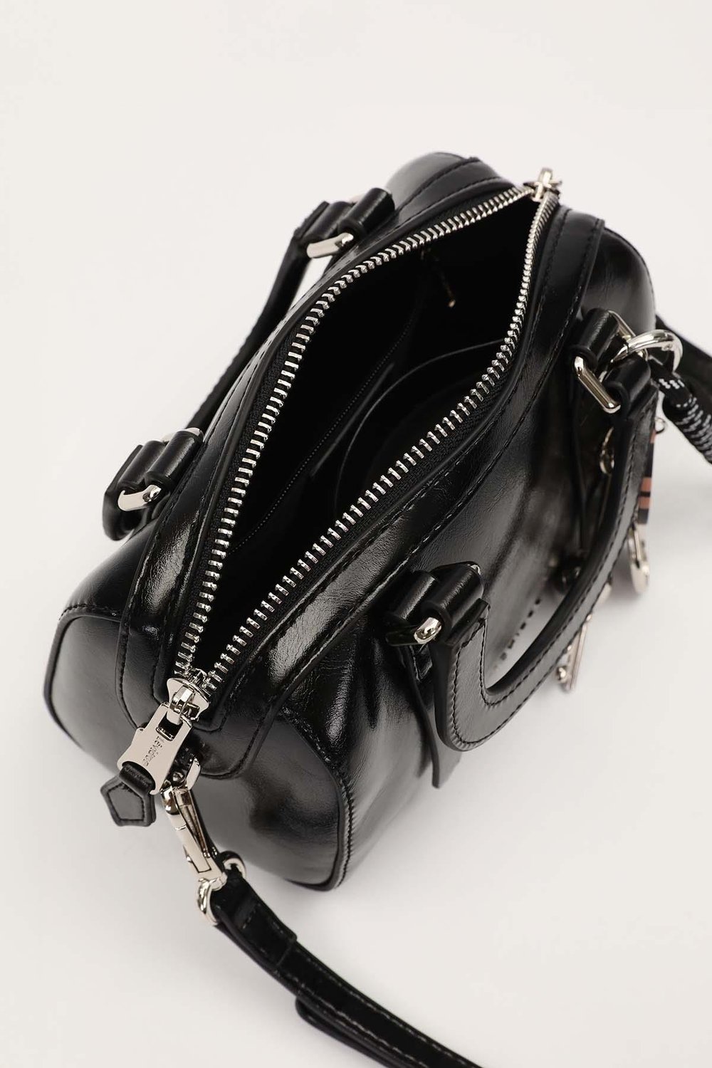 Levidor - Premium Charm Aksesuarlı El Çantası 930416