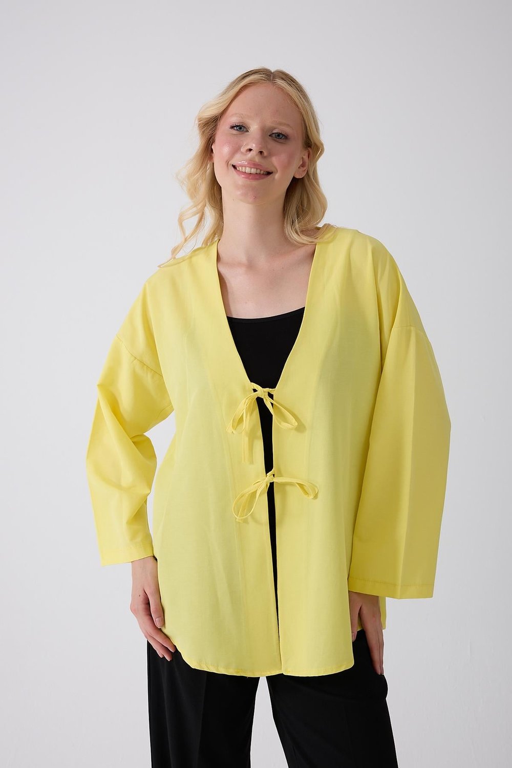 Önü Baglamalı Sarı Fırfırlı Kimono