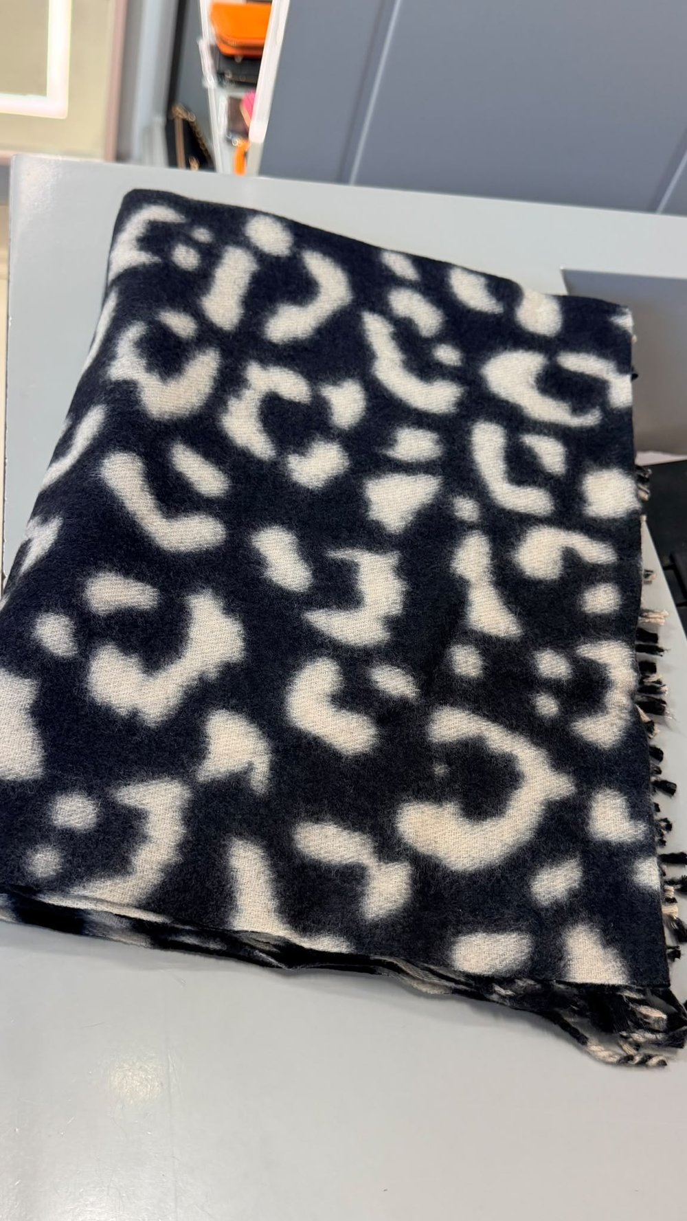 Leopar Desenli Siyah Renk Pashmima Şal 70x200