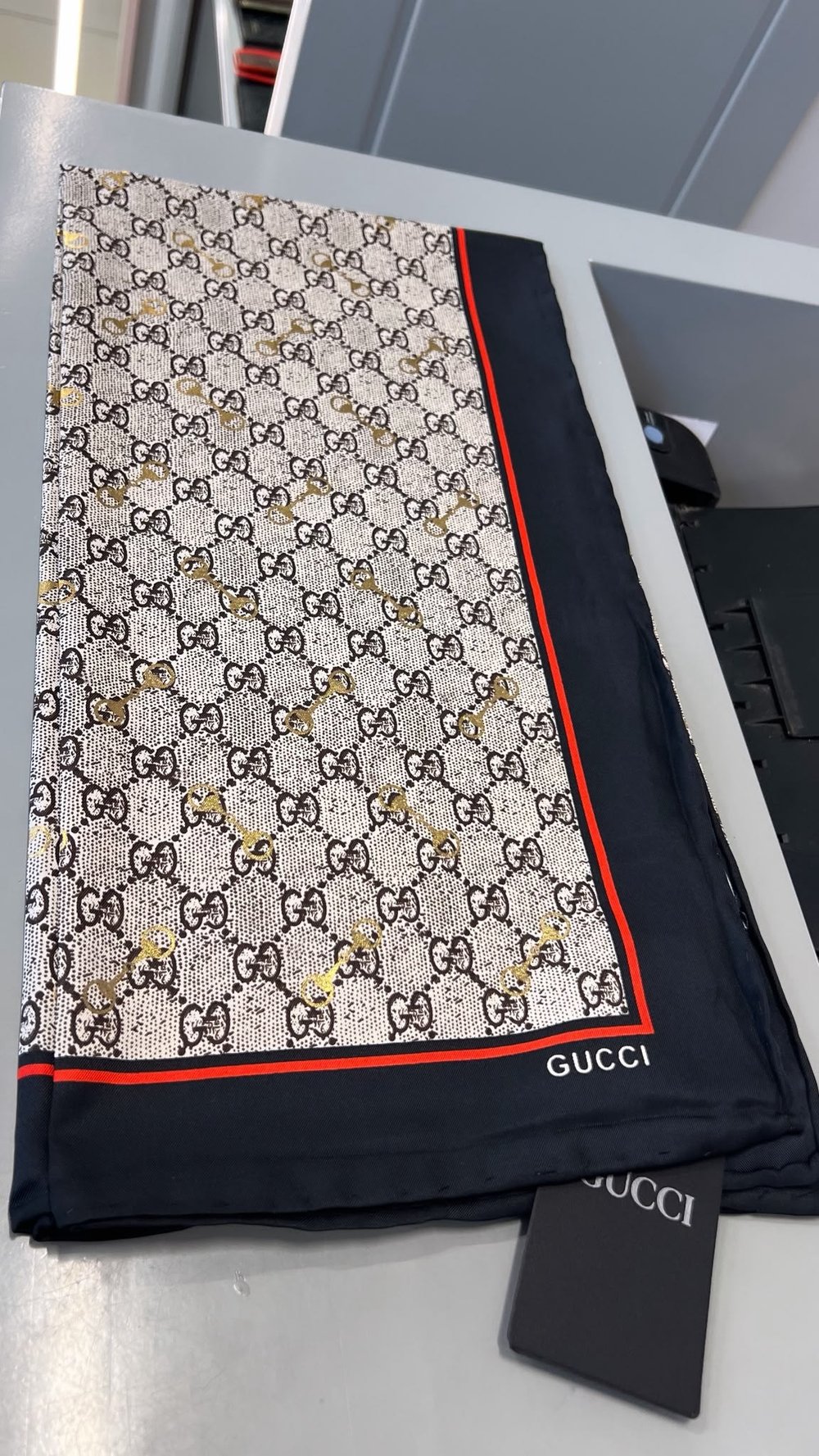 Marka Model 90x90 Yaldız Detaylı Siyah - Kahve Renk Fular