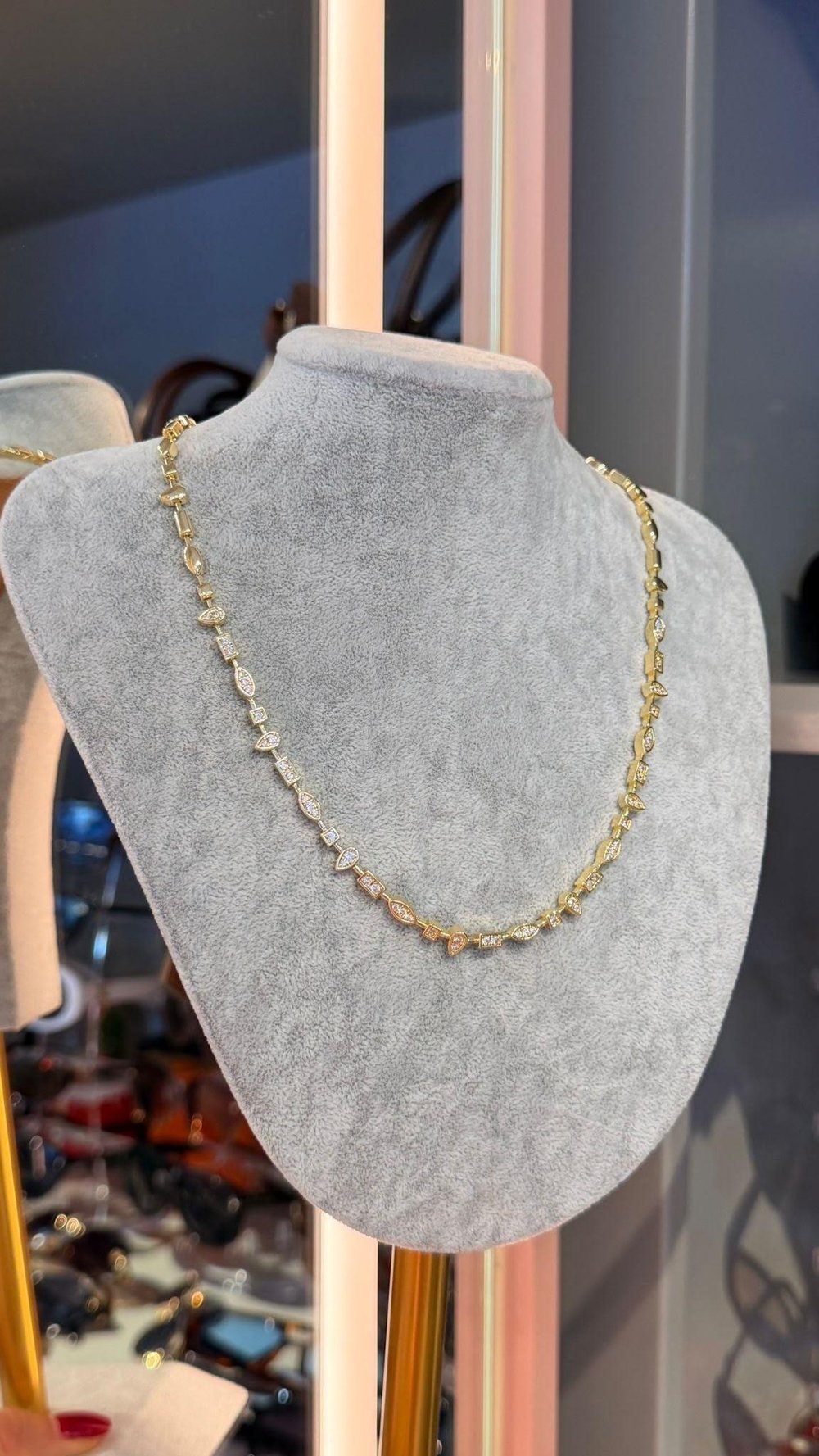Marka Model Taşlı Kolye