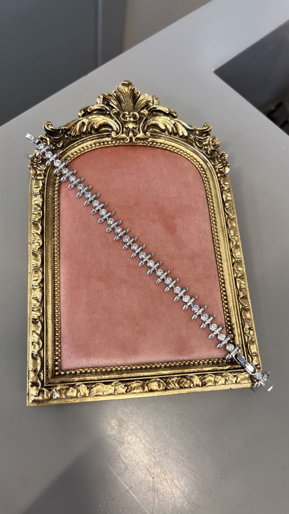 Özel Seri 14K Araları Taş Detaylı Mızrak Model Silver Bileklik