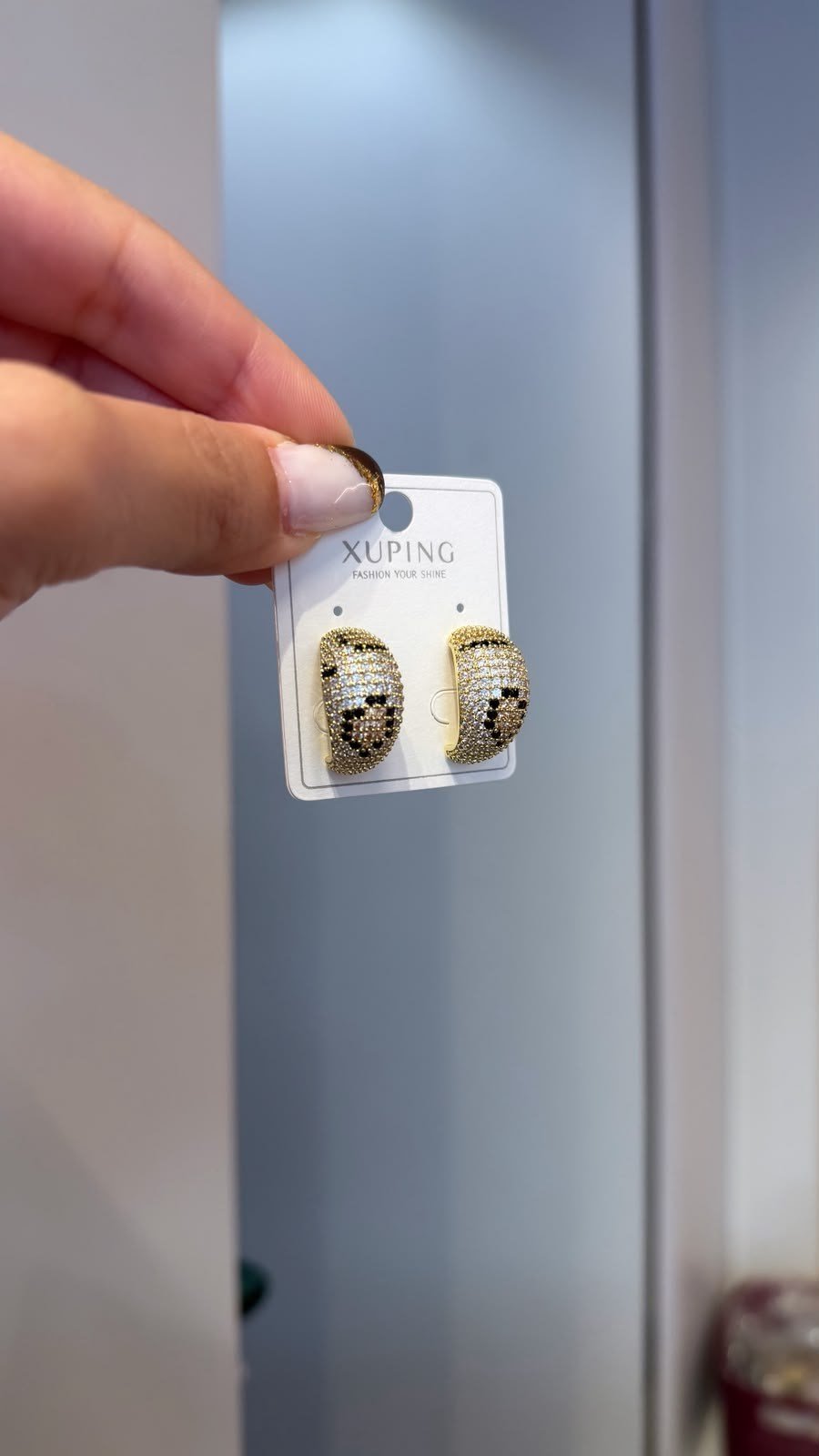 Özel Seri 14K Desenli Taş Detaylı Oval Küpe