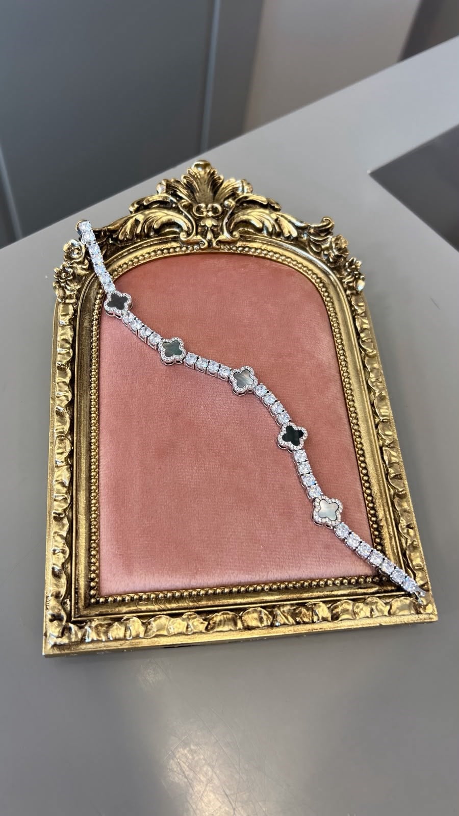 Taşlı Silver Metalik Yonca Bileklik