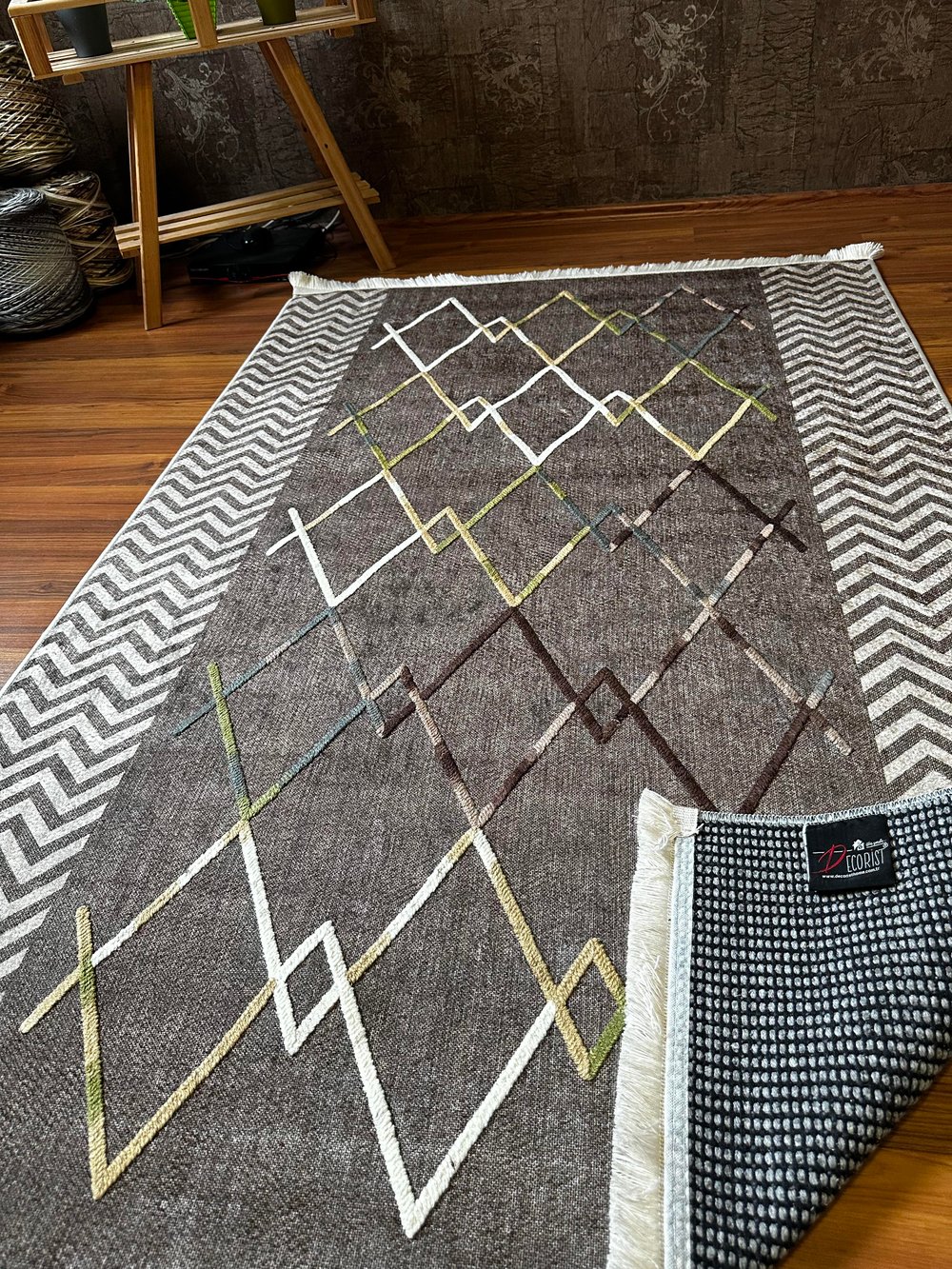 By Özer Halı Decorist Geometrik Baklava Desenli Zikzak Detaylı Gri Renk Kısa Saçaklı Makinede Yıkanabilir Dekoratif Kilim