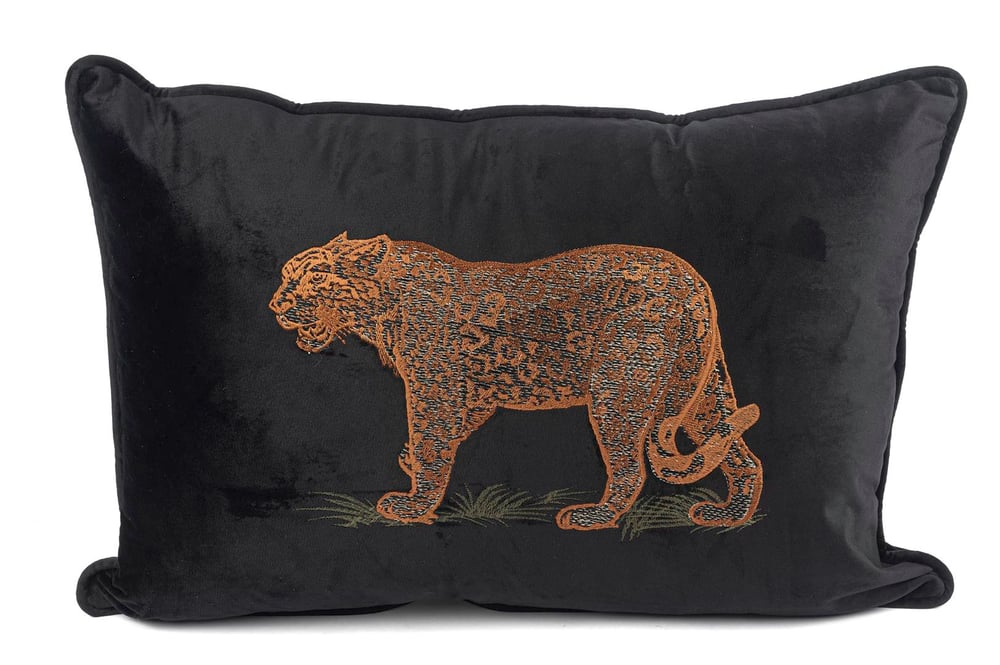 Mikasa Leopar Nakışlı Siyah Yastık 40x60