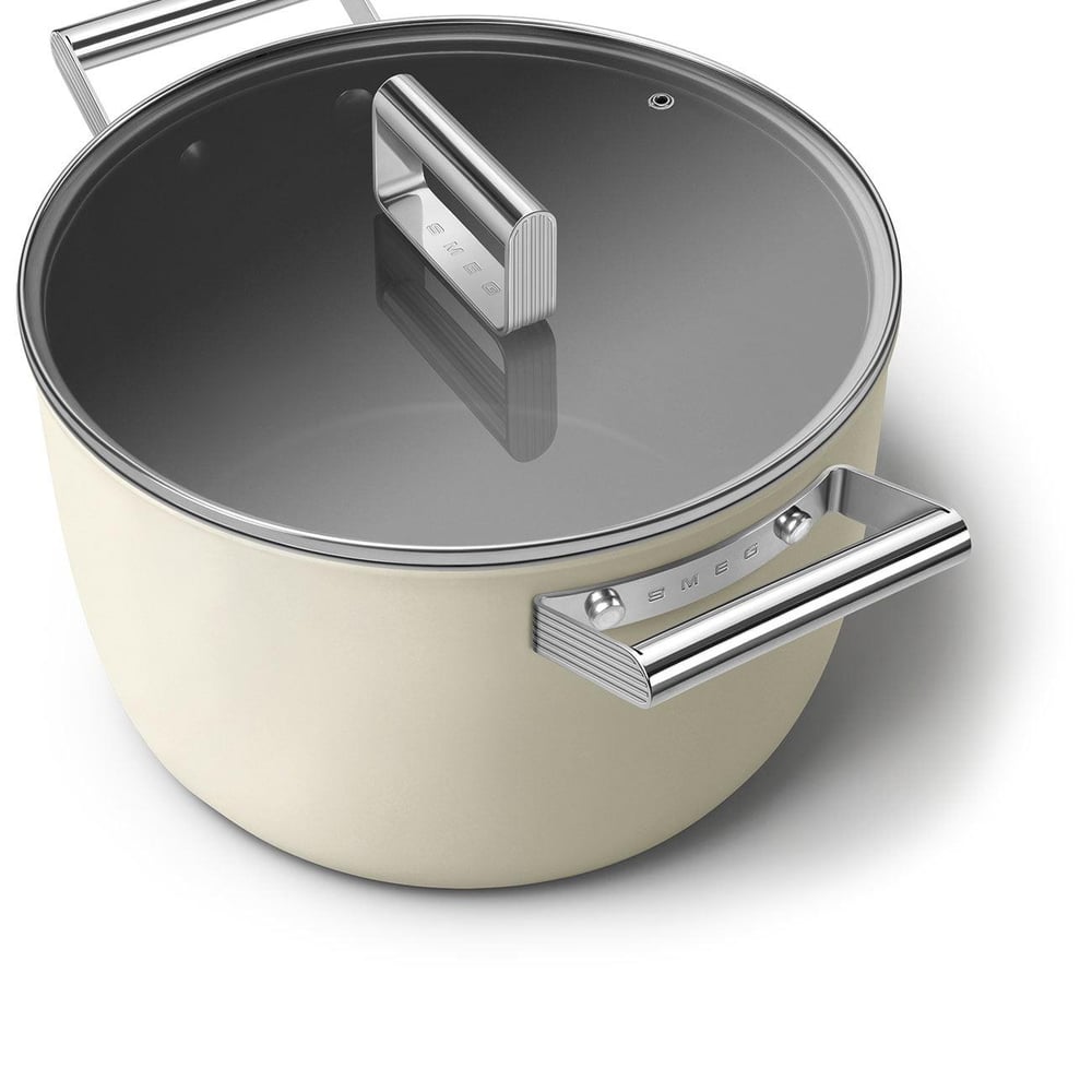 Smeg Cookware 50S Style Krem Tencere Cam Kapaklı 26 Cm, 4.5Mm Taban Kalınlığı, 7,6 Lt