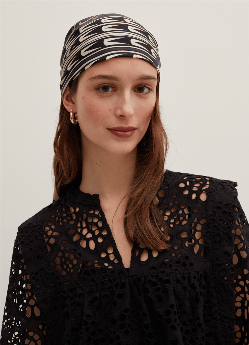 Broderie Anglaise Siyah Bluz