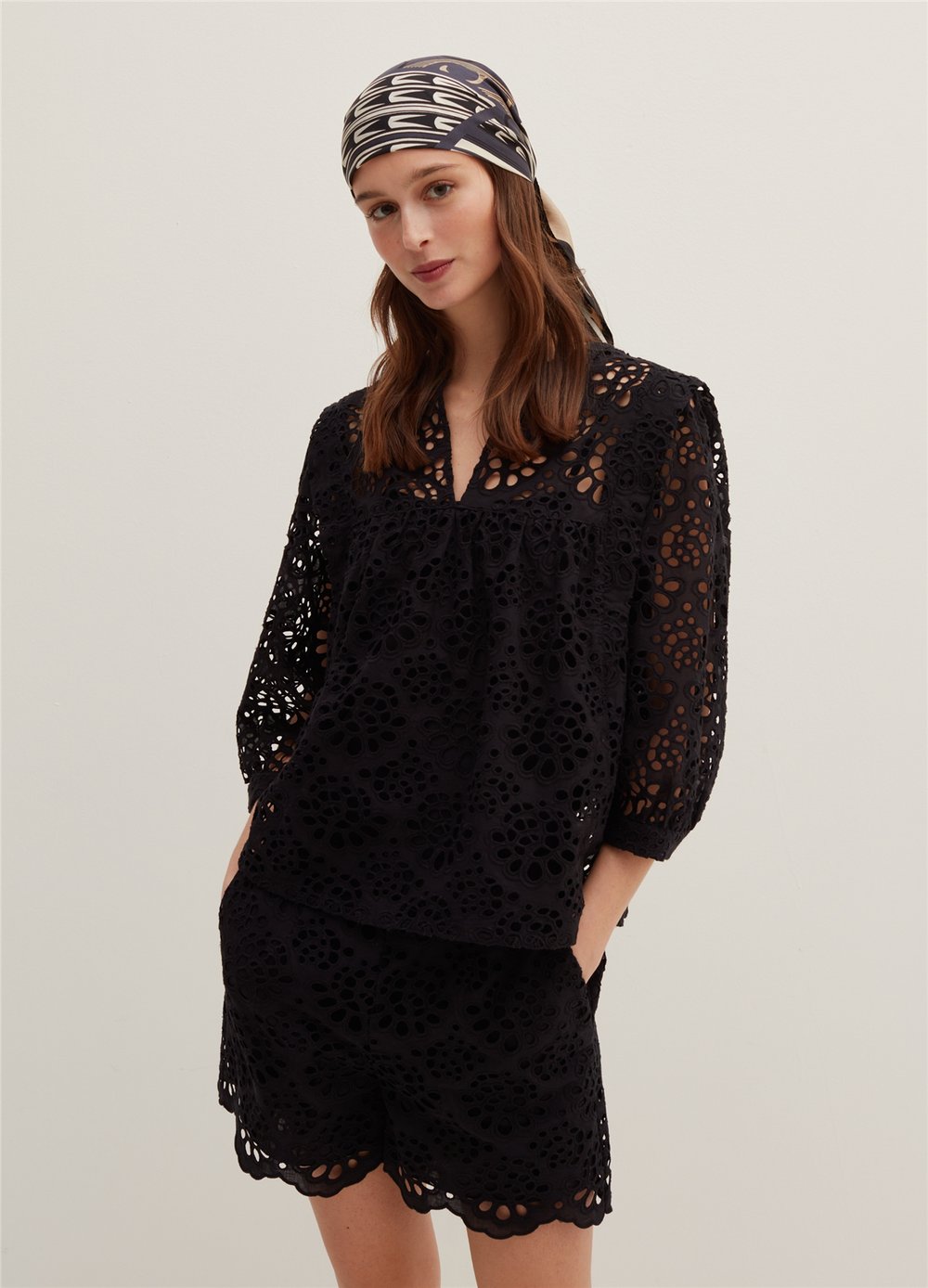 Broderie Anglaise Siyah Bluz