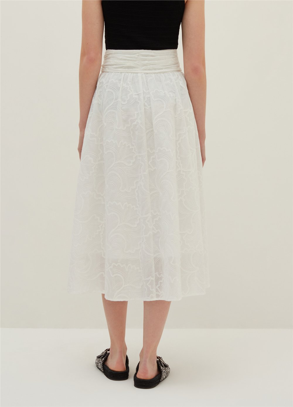 Çiçek İşlemeli Beyaz Midi Etek