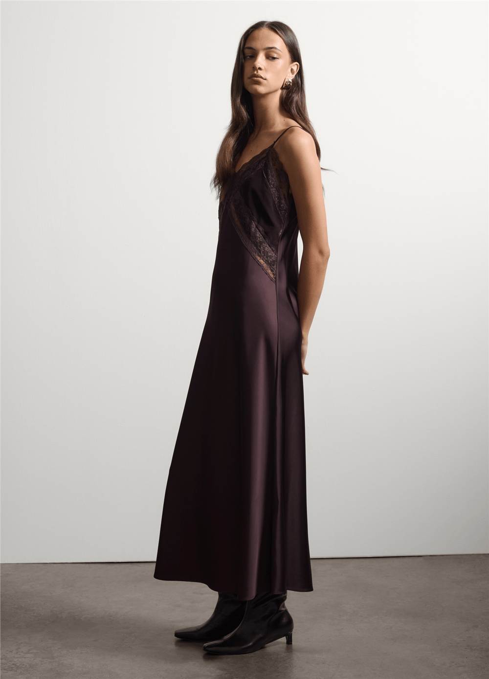 Dantelli Uzun Kahverengi Saten Ve Viskoz Elbise