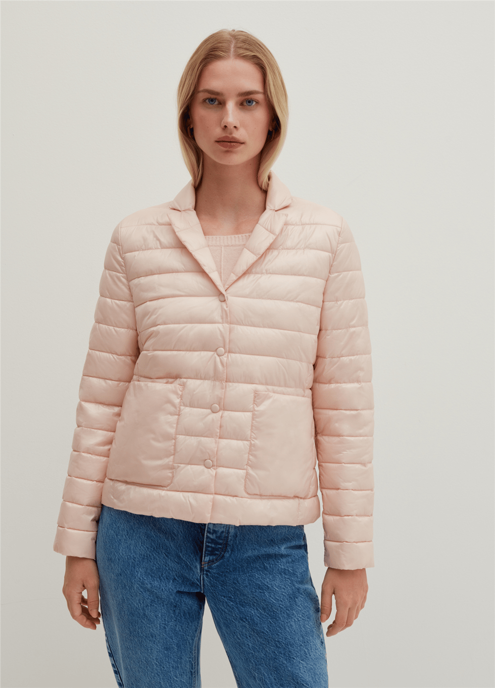Düğmeli Pudra Kısa Phafif Ve Dolgulu Mont