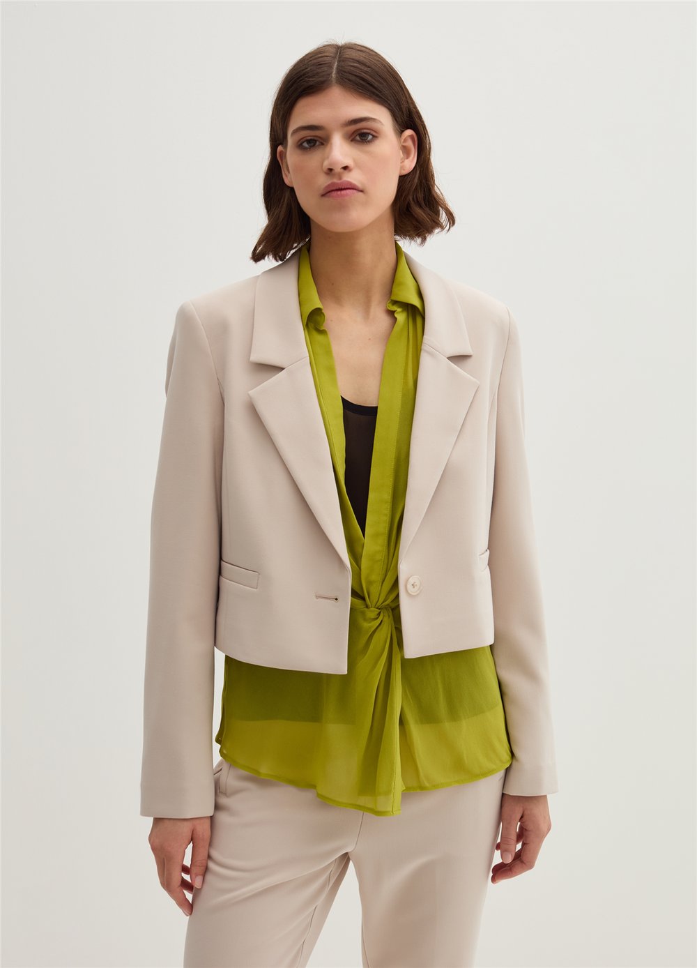 Katmanlı Crêpe Kısa Kesim Düğmeli Bej Blazer