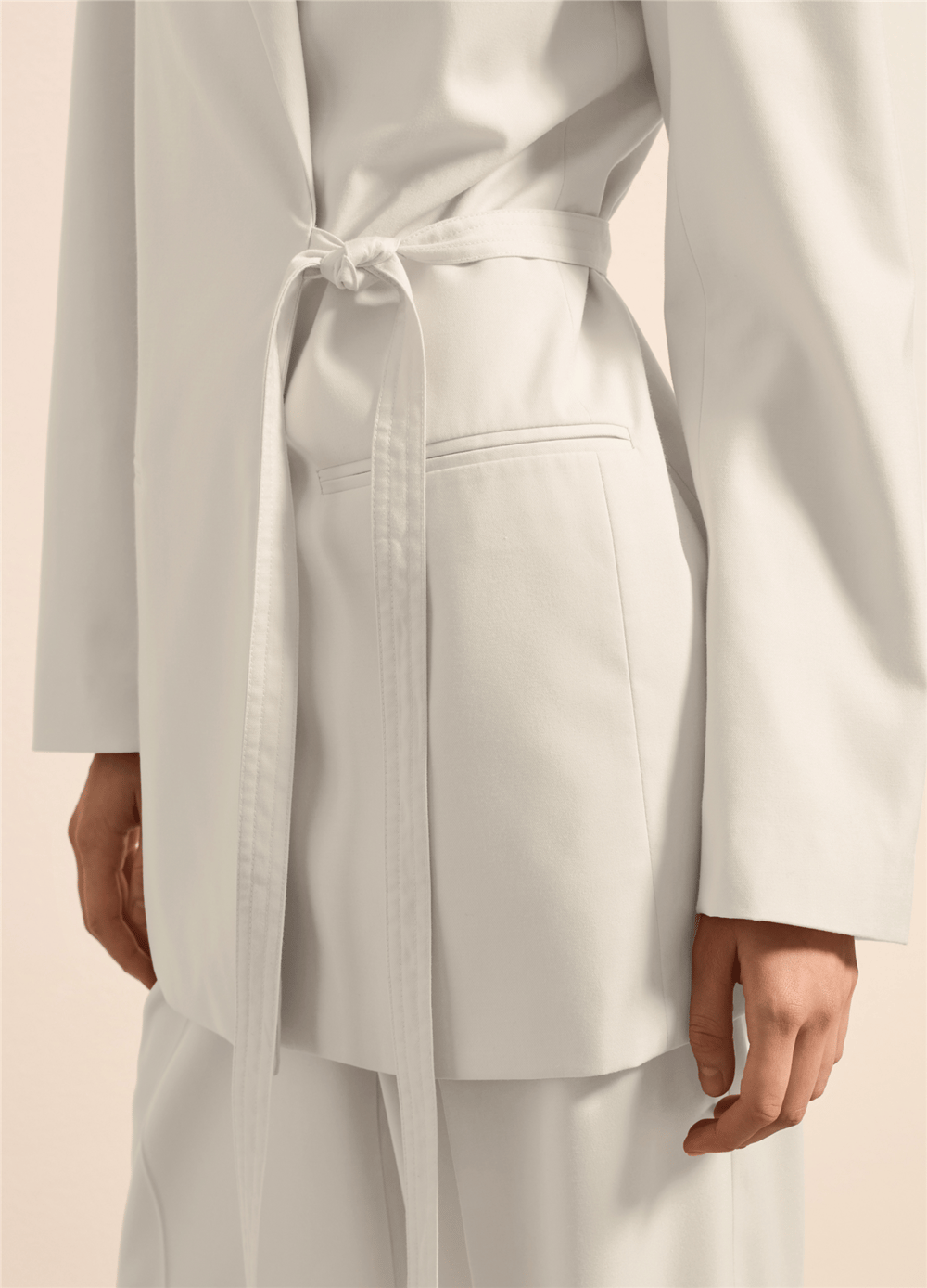 Kemerli Kırık Beyaz Kruvaze Blazer