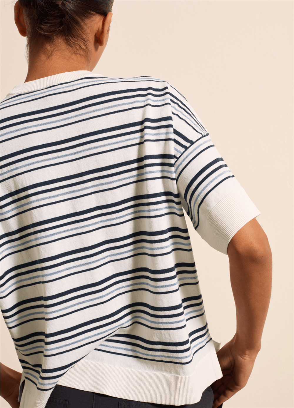 Lurex Detaylı Çizgili Crepe Beyaz Tişört