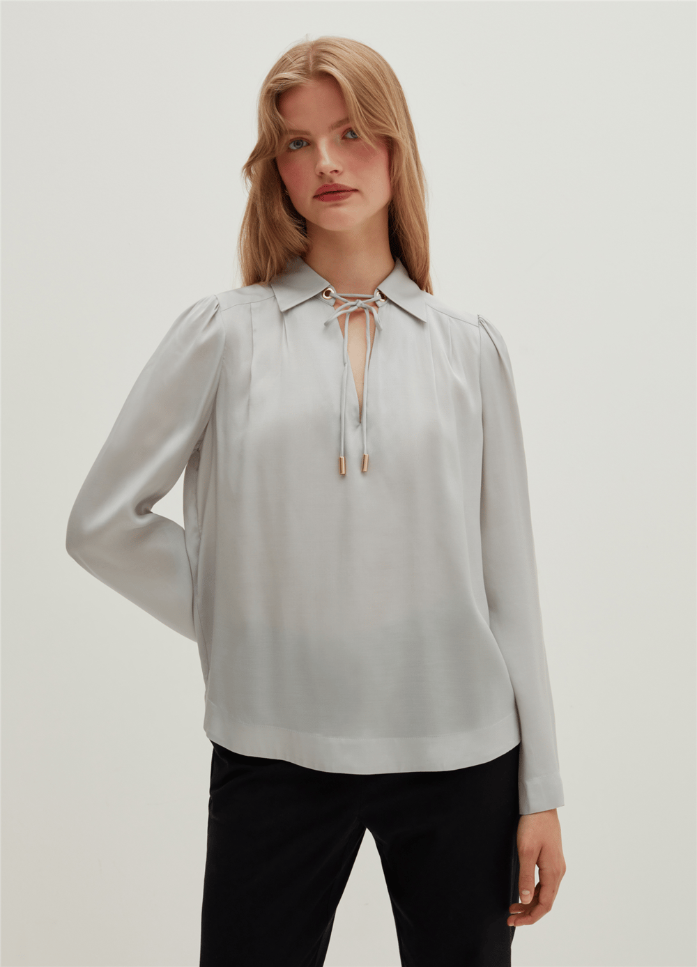 Polo Yaka Ve Bağlama Detaylı Gri Bluz