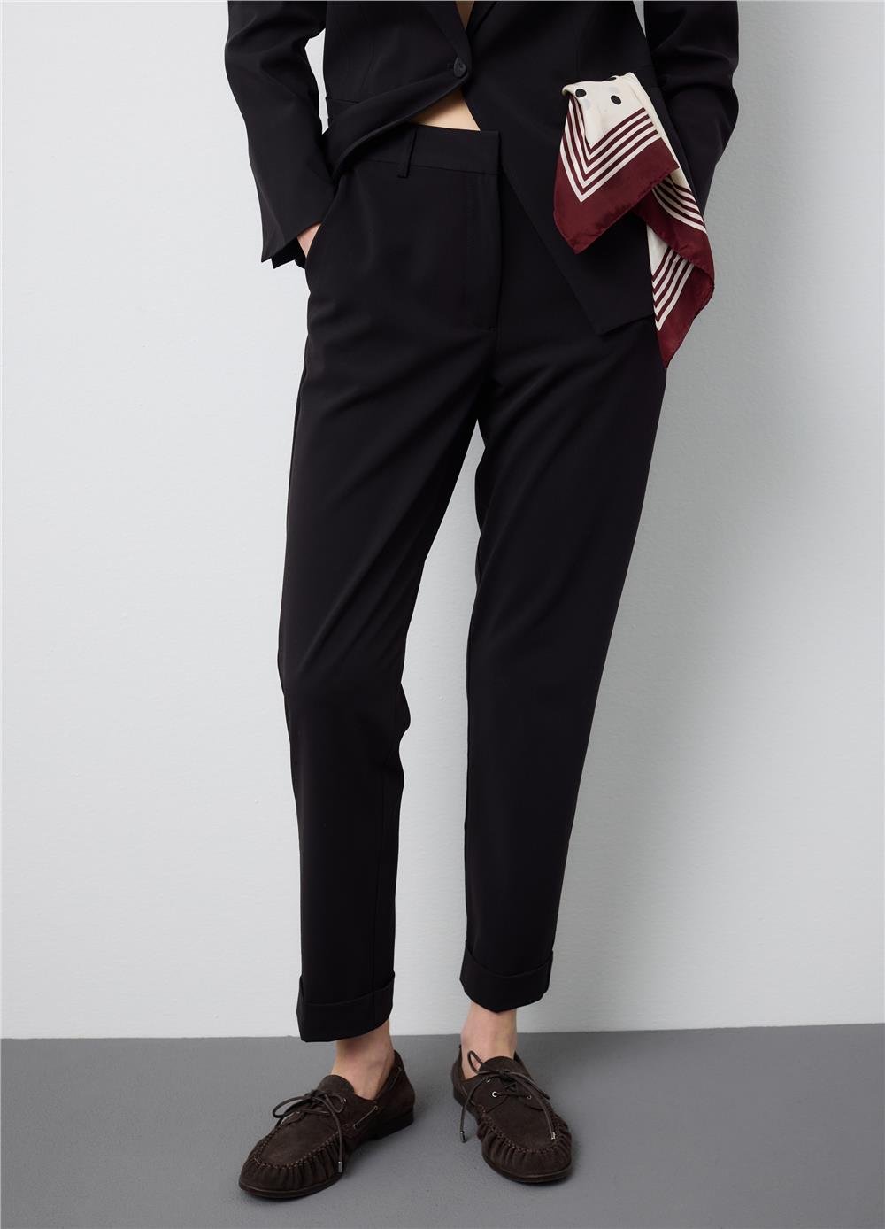 Siyah Regular Kalıp Şık Pantolon