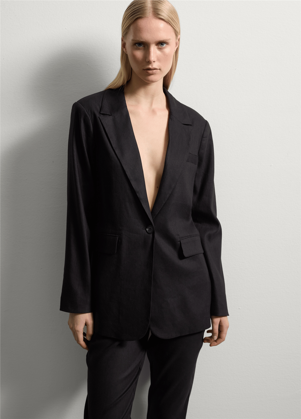 Stretch Viskon ve Keten Tek Düğmeli Siyah Blazer