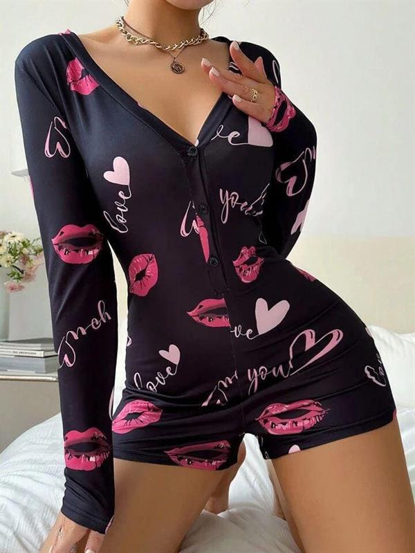Pamuklu Kırmızı Öpücük ve Kalp Desenli Düğmeli Uzun Kol Tulum Pijama
