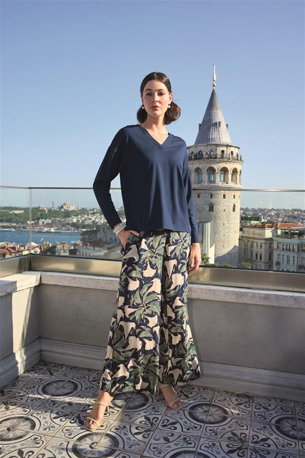 Yaprak Desenli Uzun Kollu V Yaka Pijama Takımı