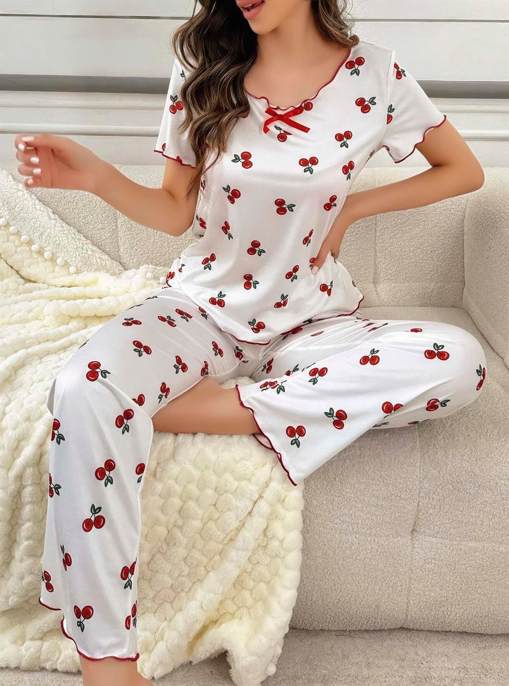 Kadın Beyaz Kiraz Desenli Kısa Kollu Yumuşak Pijama Takımı 5128