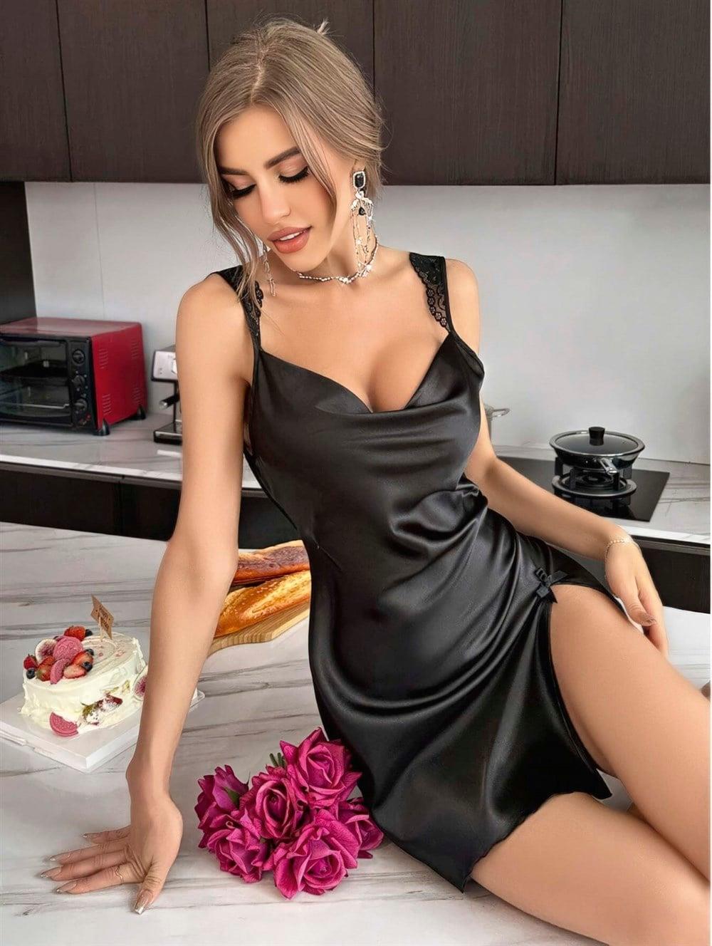 Kadın Siyah Yırtmaçlı Saten Gecelik 2298