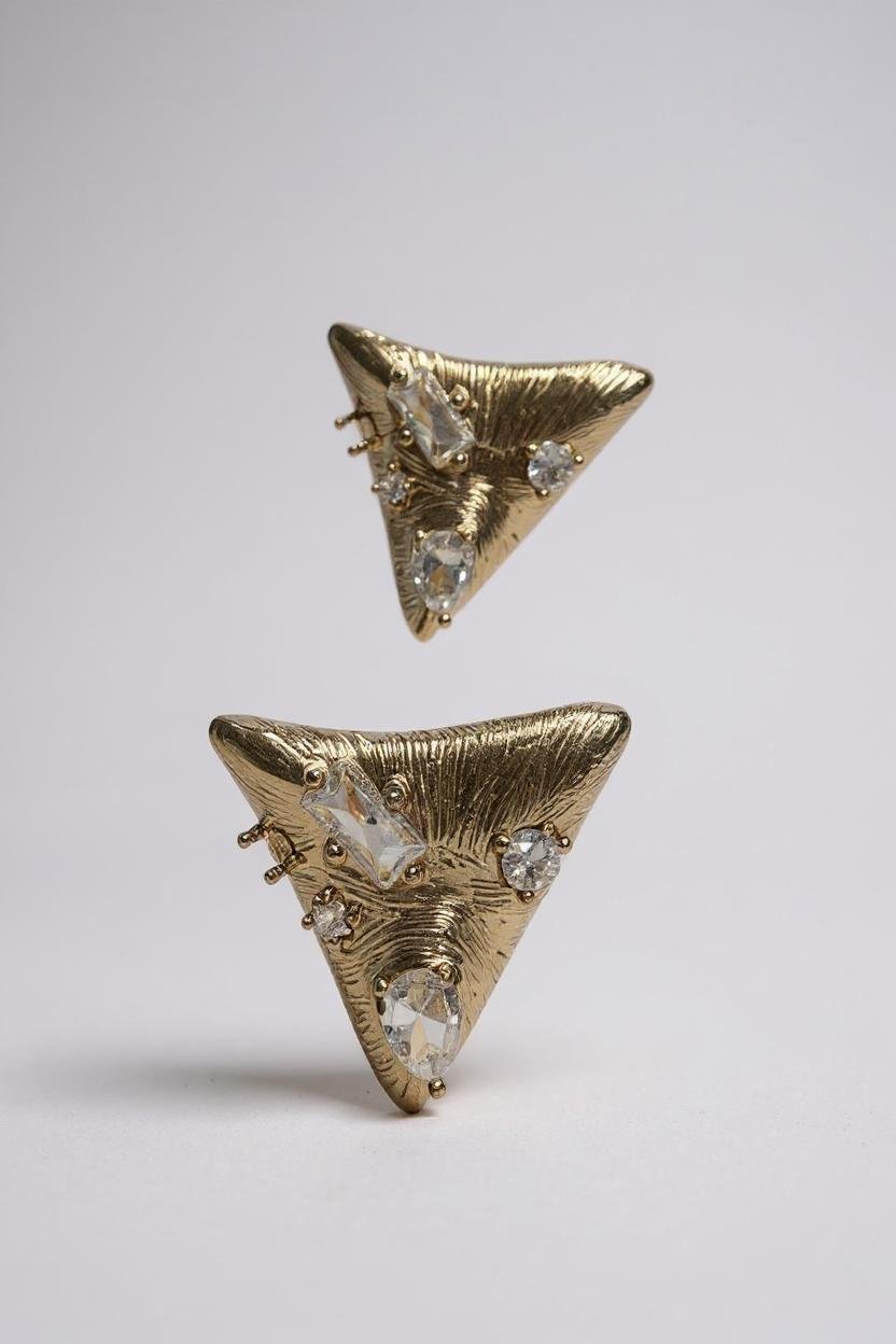 ANTİK GOLD KRİSTAL TAŞLI MİNİMAL ÜÇGEN KÜPE