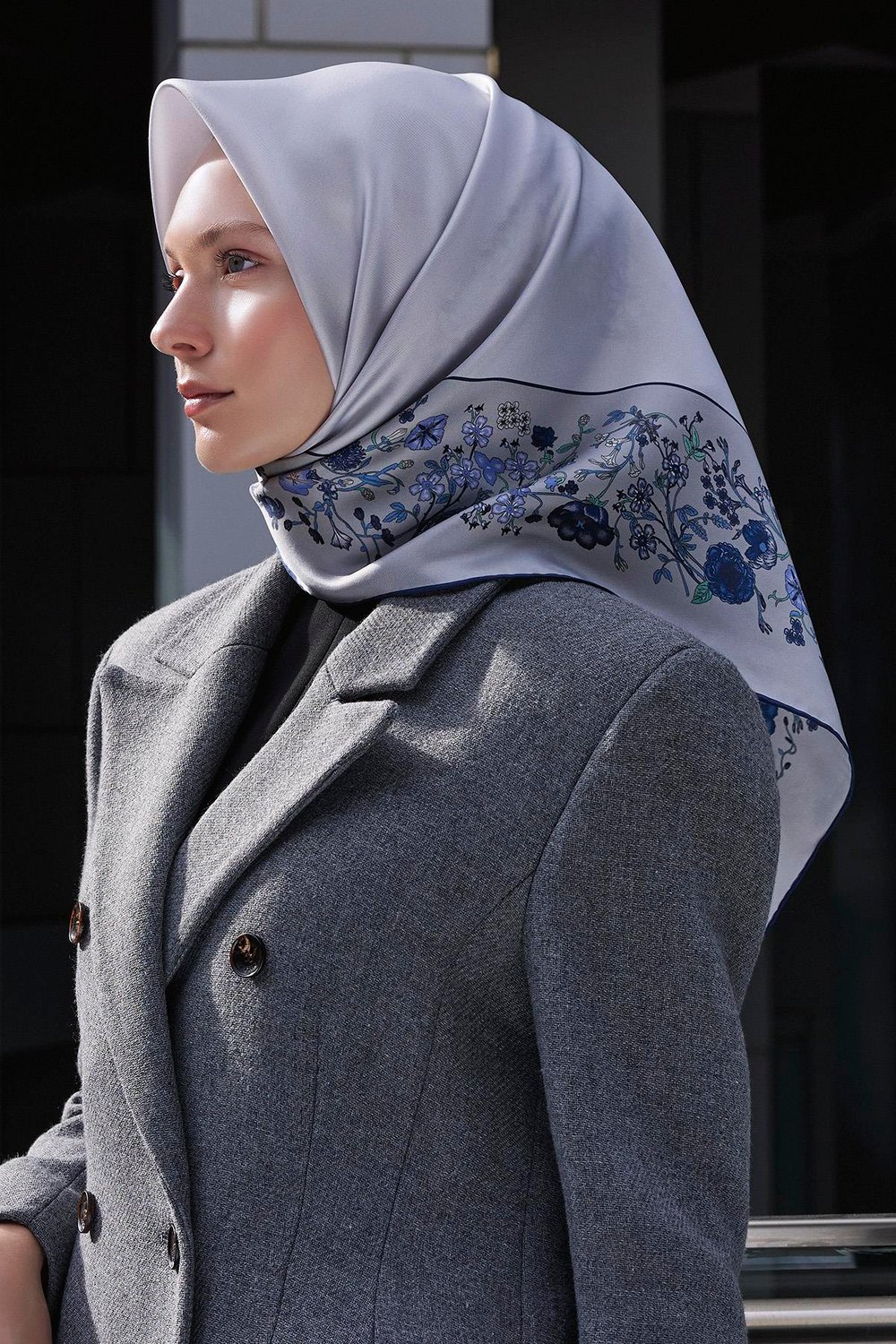 Çiçek Bordür Desenli Twill İpek Eşarp