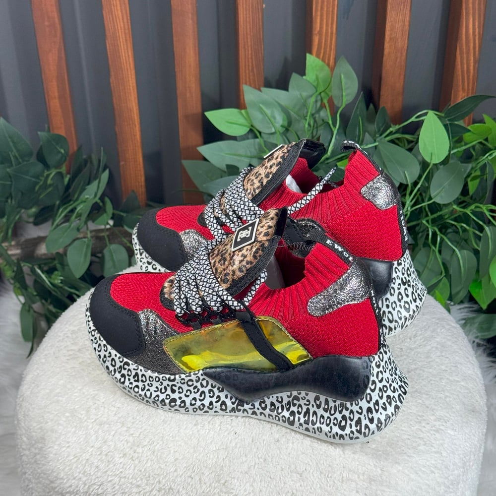 KIRMIZI LEOPAR VE SİM DETAYLI SNEAKERS M1415