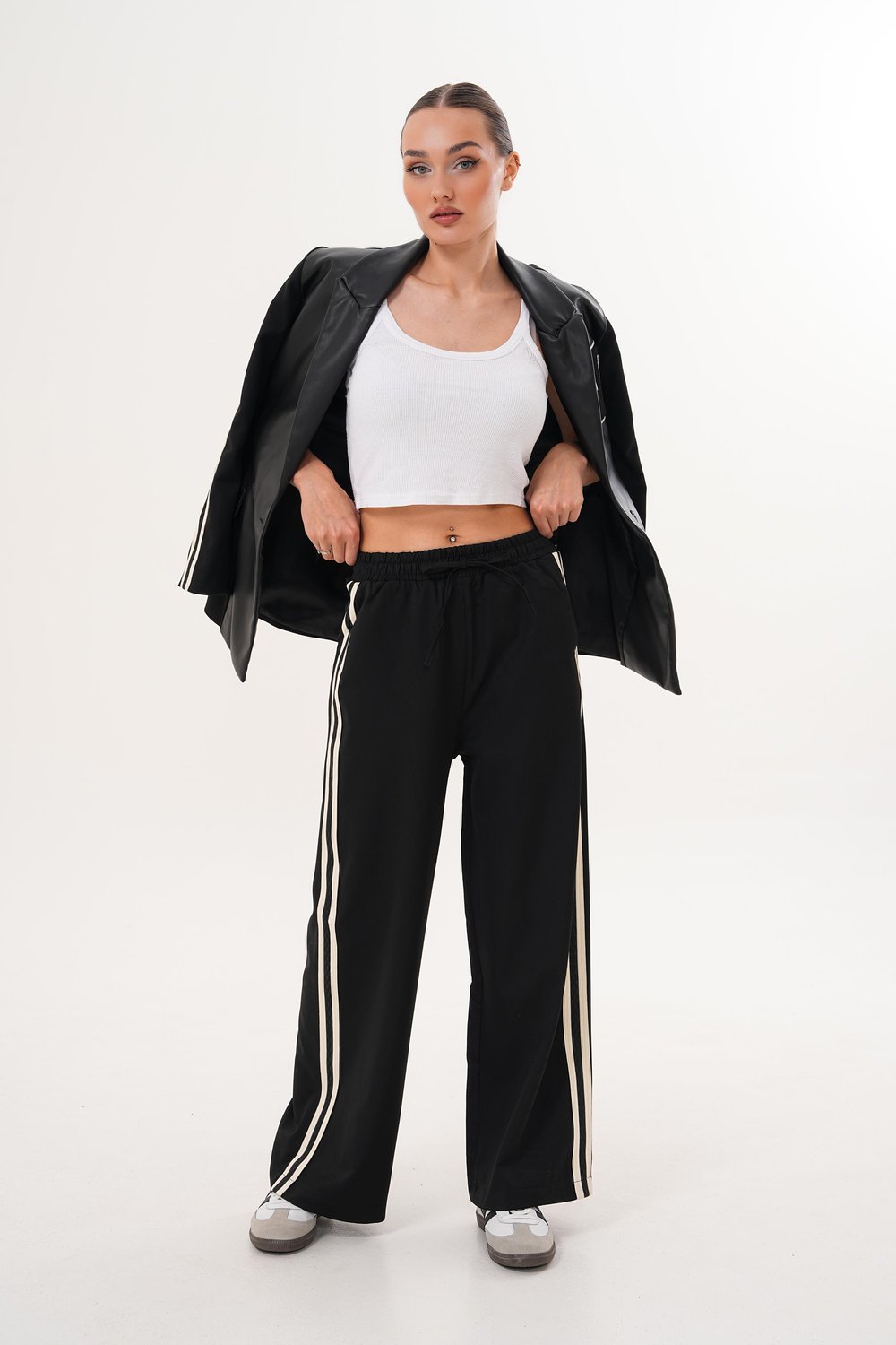 Siyah Yan Çizgili Rahat Fit Pantolon
