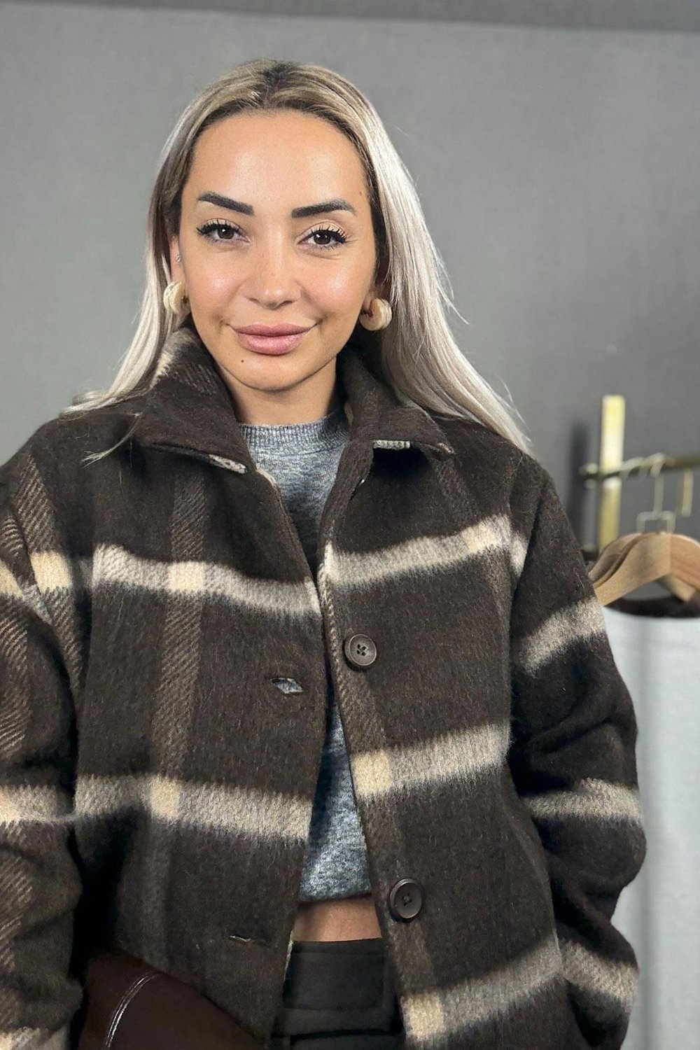 Önden Düğmeli Regular Kalıp Kahverengi Krem Kaşe Kadın Mont