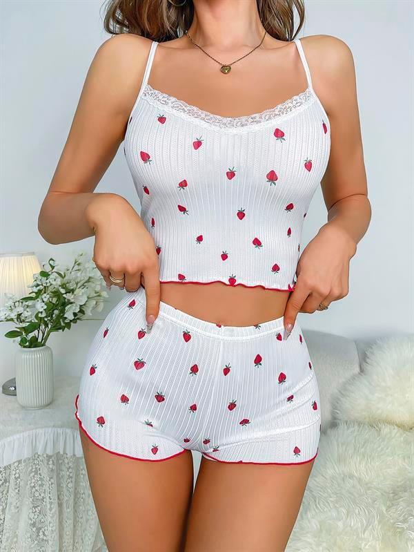 Arias Closet Beyaz Üstüne Çilek Desenli Askılı Şortlu Pijama Takımı