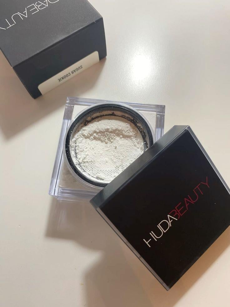 HUDA BEAUTY Easy Bake Sabitleyici Toz Pudra - pound cake