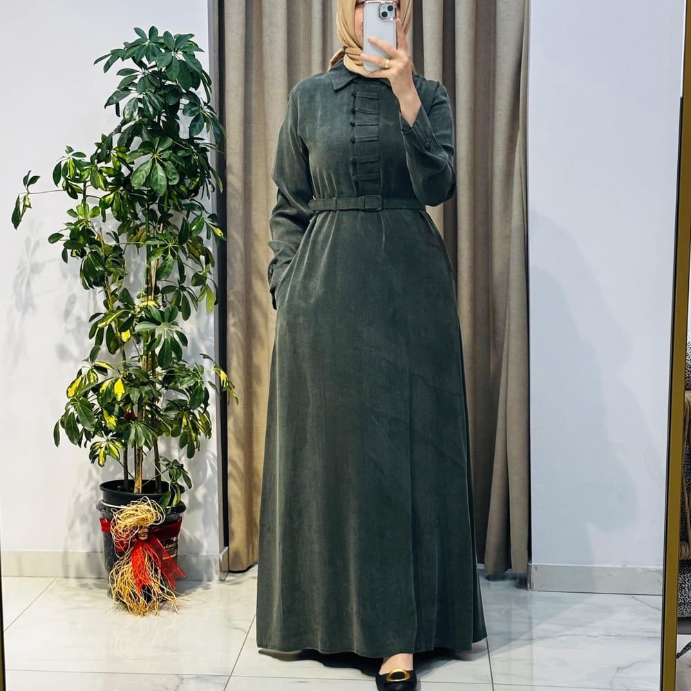 HİLAY EMOSH BRİTLİ DÜĞMELİ KEMERLİ ELBİSE HAKİ