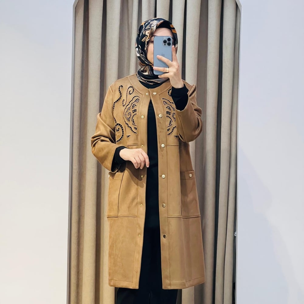 TIĞ TRİKO NAKIŞ DETAYLI SÜET KAP CAMEL